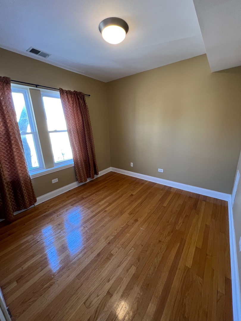 7411 North Hoyne Avenue Chicago IL 60645