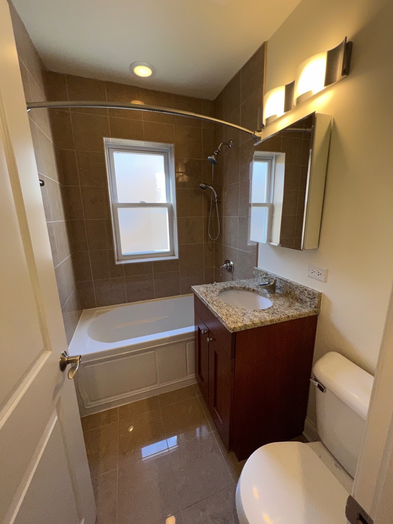 7411 North Hoyne Avenue Chicago IL 60645