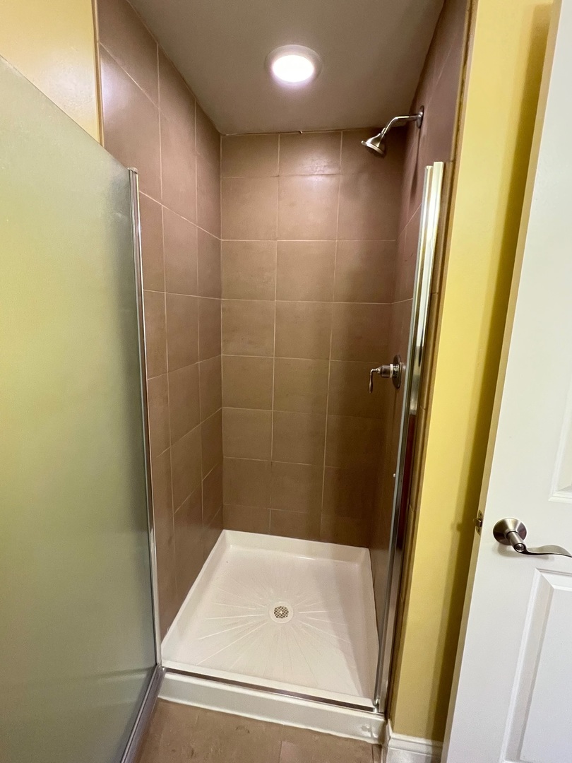 7411 North Hoyne Avenue Chicago IL 60645