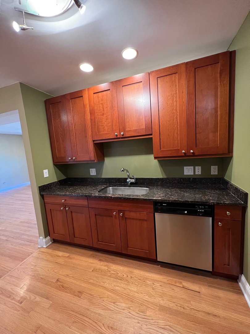 7411 North Hoyne Avenue Chicago IL 60645