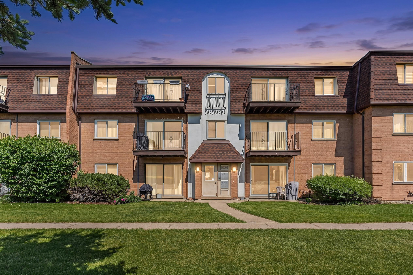 9480 Bay Colony Drive Des Plaines IL 60016