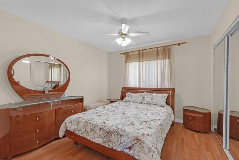 9480 Bay Colony Drive Des Plaines IL 60016