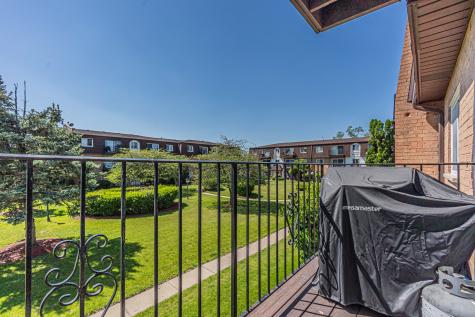 9480 Bay Colony Drive Des Plaines IL 60016