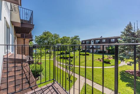 9480 Bay Colony Drive Des Plaines IL 60016