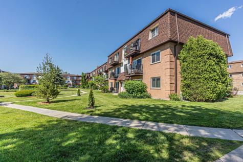 9480 Bay Colony Drive Des Plaines IL 60016
