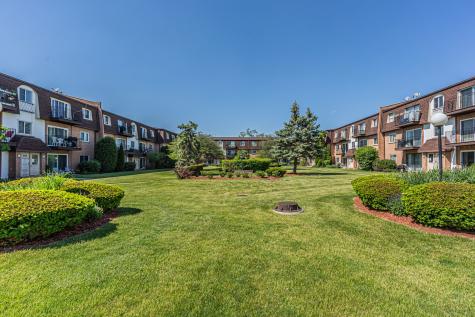 9480 Bay Colony Drive Des Plaines IL 60016