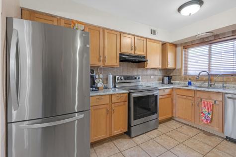 9480 Bay Colony Drive Des Plaines IL 60016