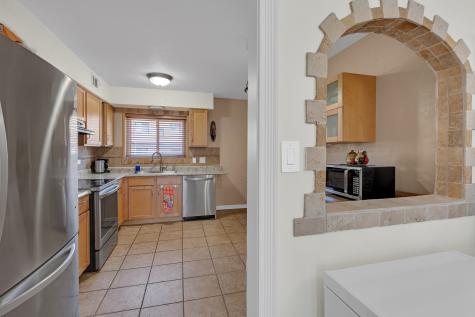 9480 Bay Colony Drive Des Plaines IL 60016