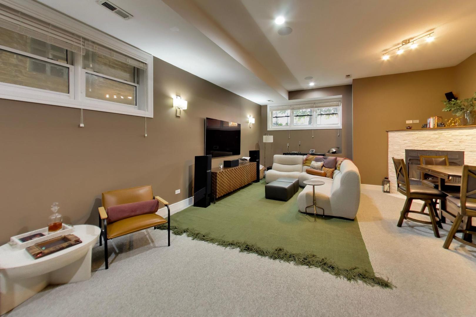 1247 North Rockwell Street Chicago IL 60622
