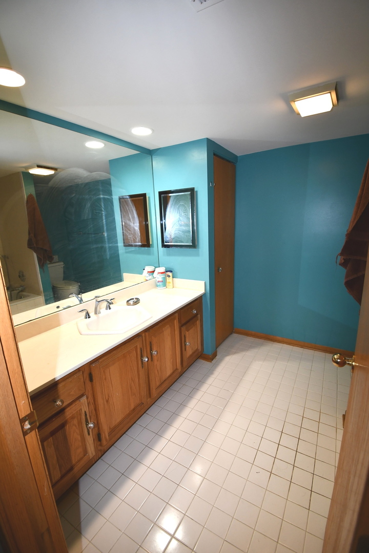 1S045 Spring Road Oakbrook Terrace IL 60181
