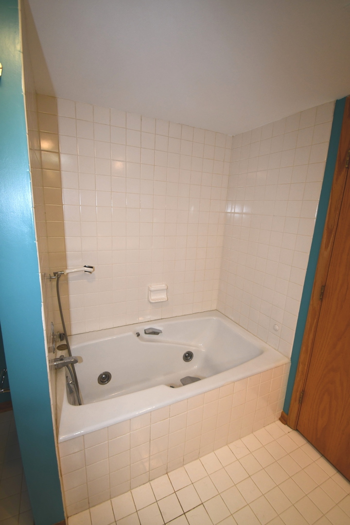 1S045 Spring Road Oakbrook Terrace IL 60181