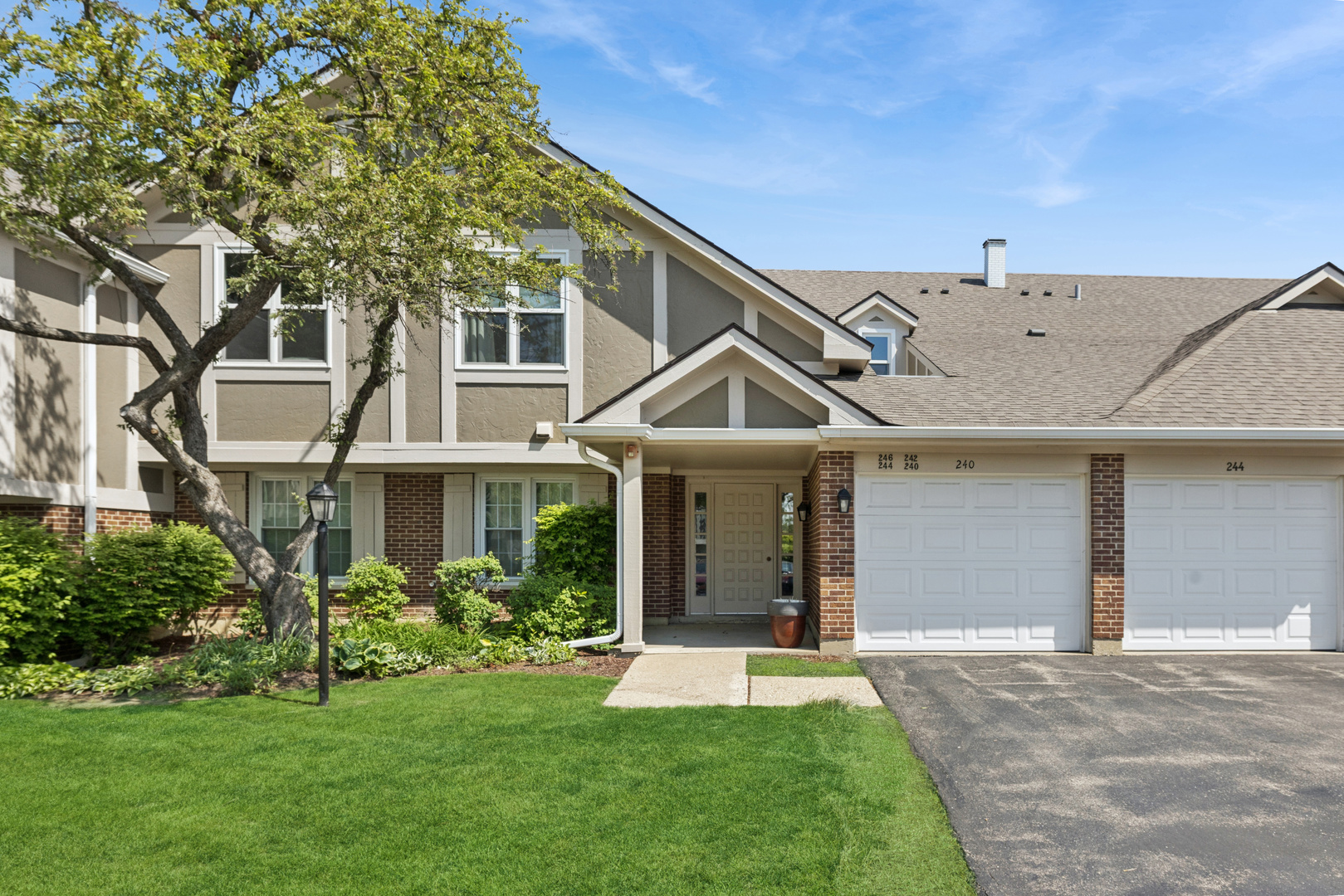240 Southwick Court Vernon Hills IL 60061