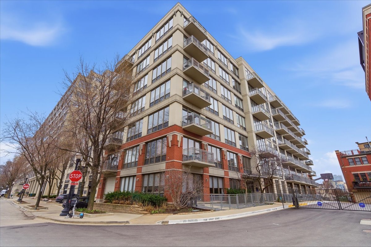 1000 North Kingsbury Street Chicago IL 60610