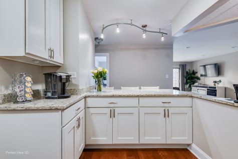 9342 Landings Lane Des Plaines IL 60016
