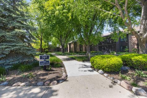 740 Saint Andrews Lane Crystal Lake IL 60014