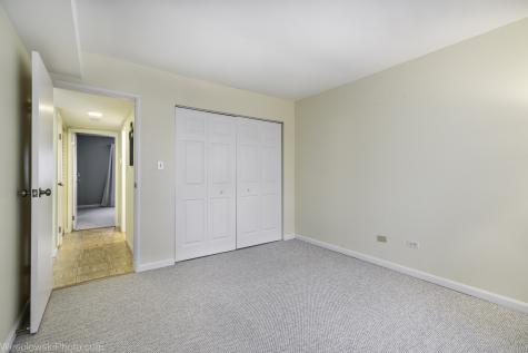 9448 Bay Colony Drive Des Plaines IL 60016