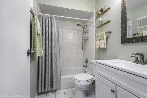 9448 Bay Colony Drive Des Plaines IL 60016