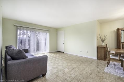 9448 Bay Colony Drive Des Plaines IL 60016