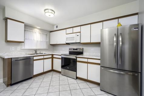9448 Bay Colony Drive Des Plaines IL 60016