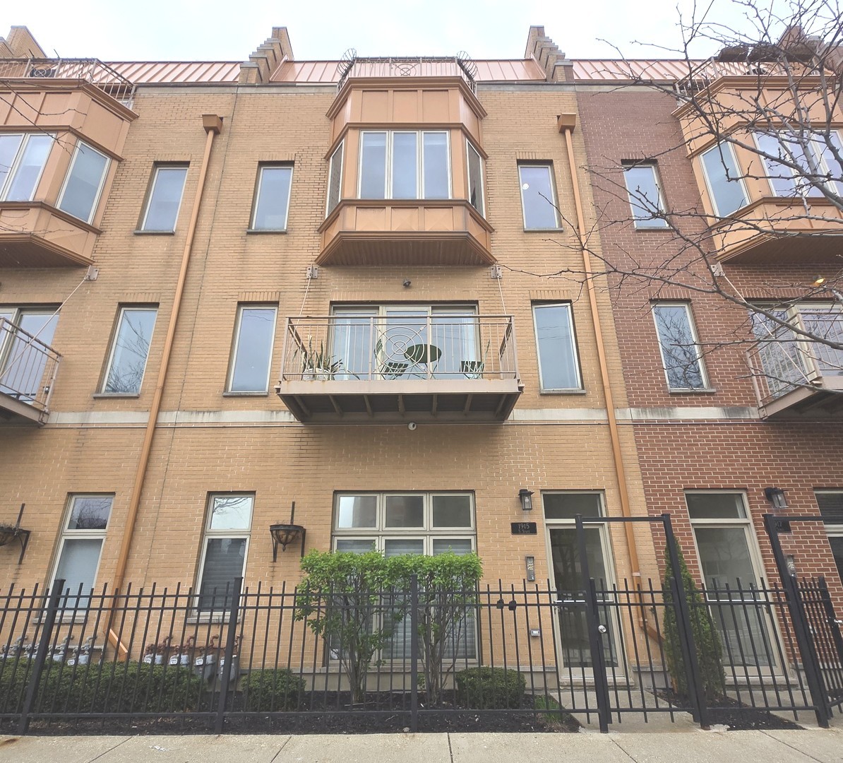 1915 South State Street Chicago IL 60616