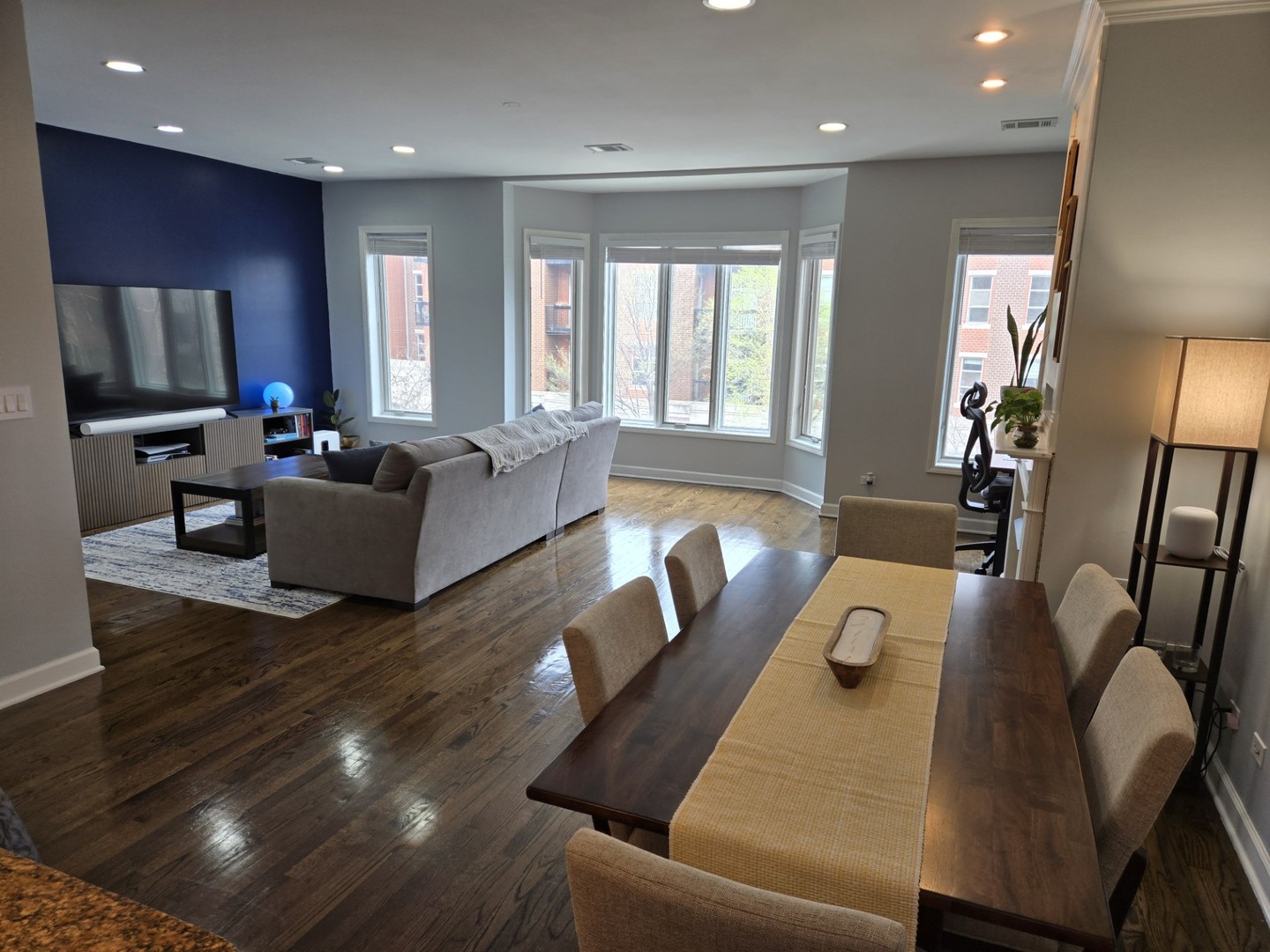 1915 South State Street Chicago IL 60616