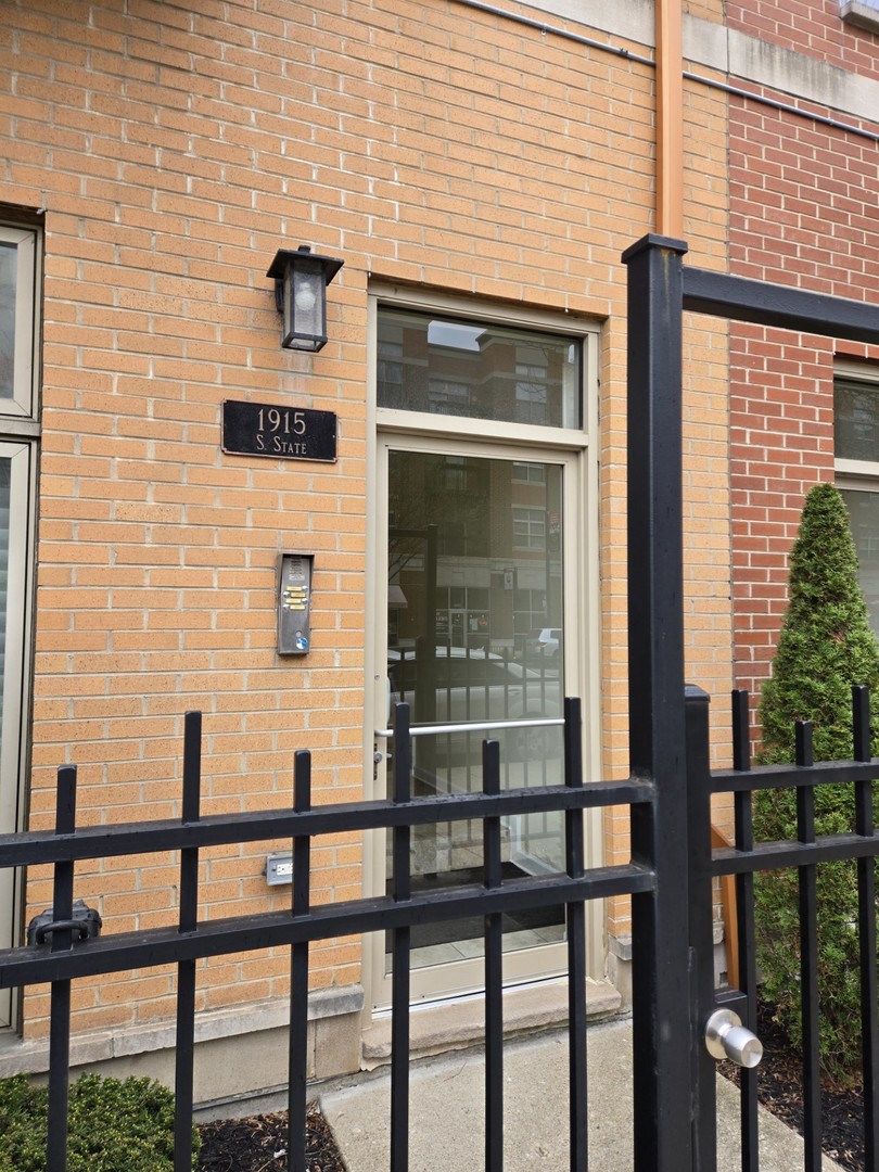 1915 South State Street Chicago IL 60616