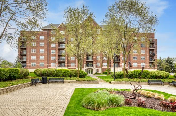 440 West Mahogany Court Palatine IL 60067