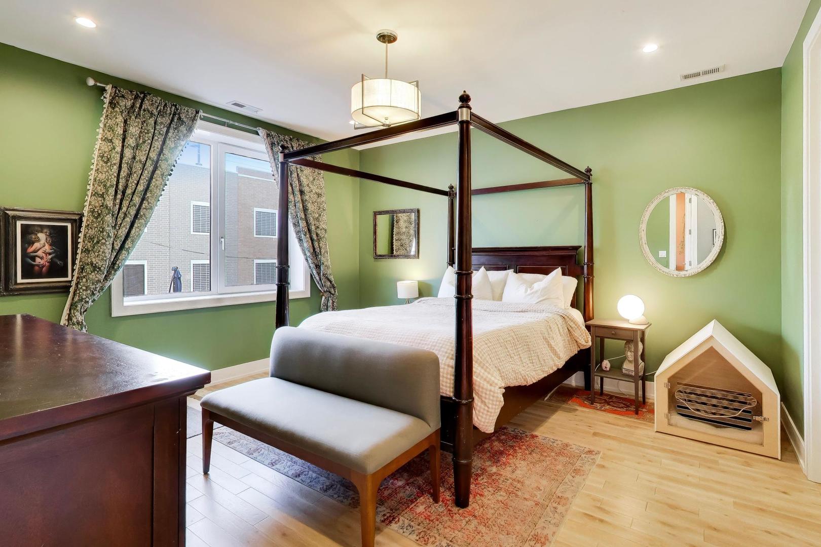 826 West Cullerton Street Chicago IL 60608