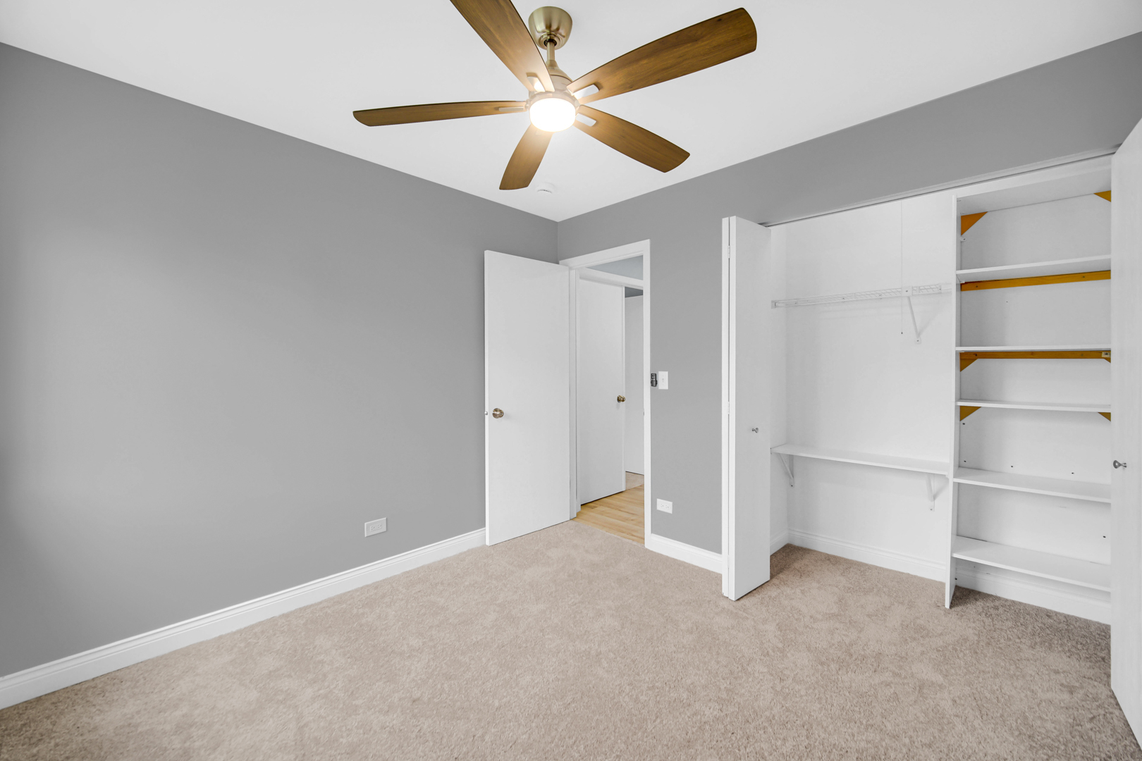 2136 Southwind Circle Schaumburg IL 60194