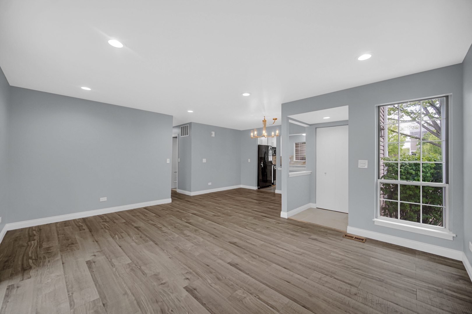 2136 Southwind Circle Schaumburg IL 60194