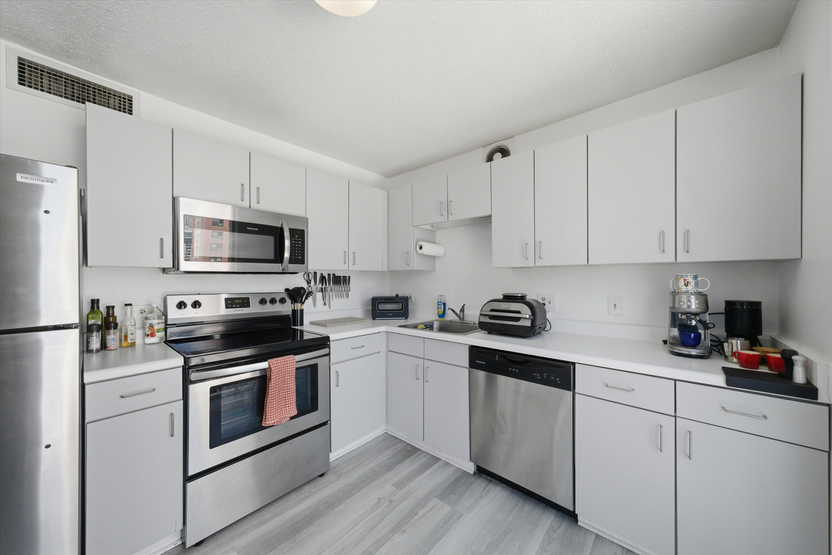 1212 North Lasalle Drive Chicago IL 60610