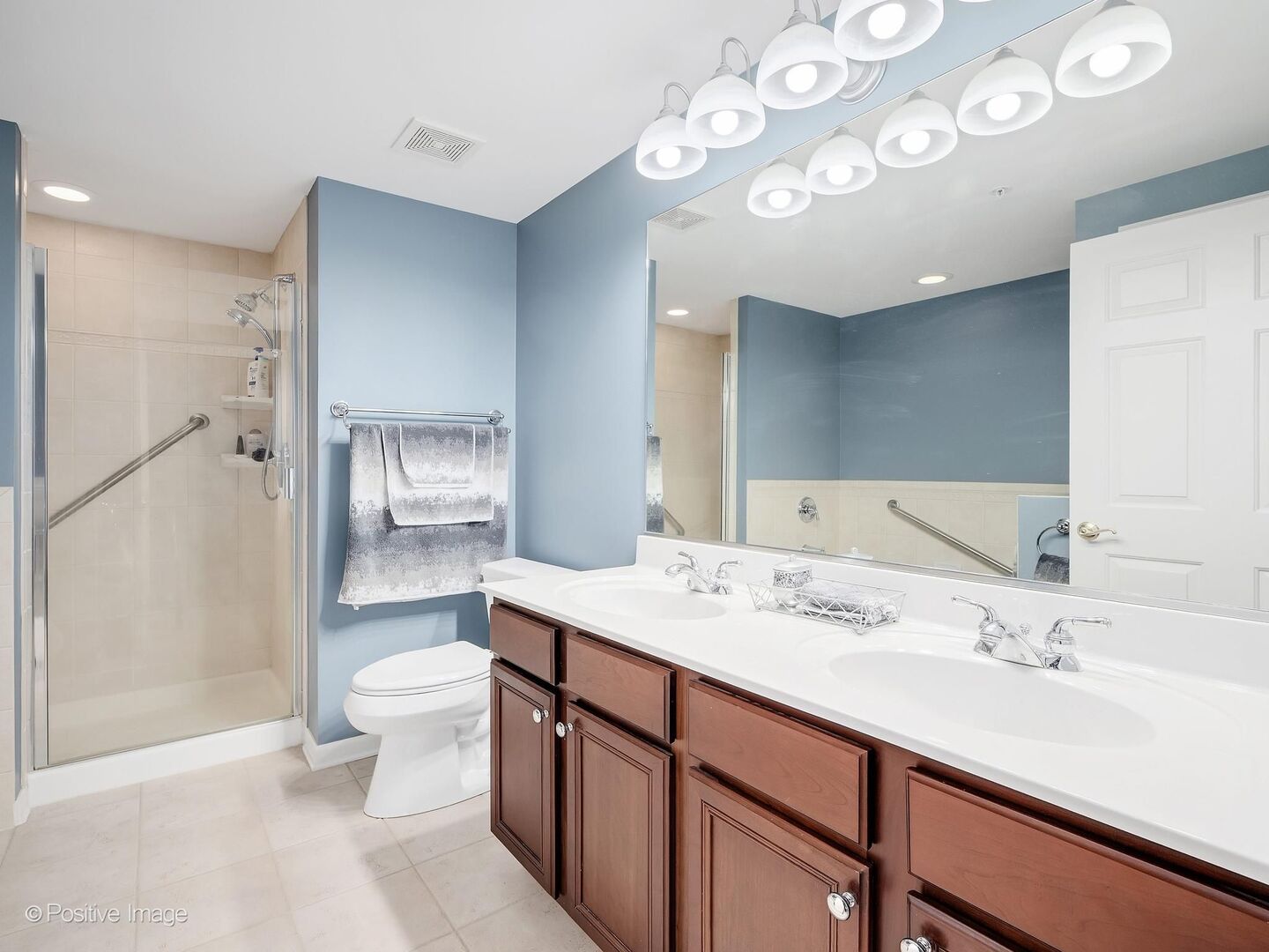586 Crescent Boulevard Glen Ellyn IL 60137