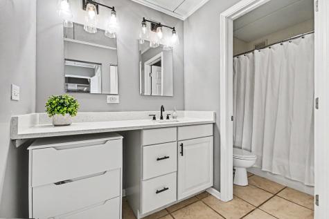 2015 South Finley Road Lombard IL 60148