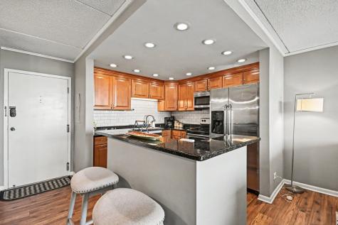 2015 South Finley Road Lombard IL 60148