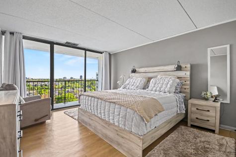 2015 South Finley Road Lombard IL 60148