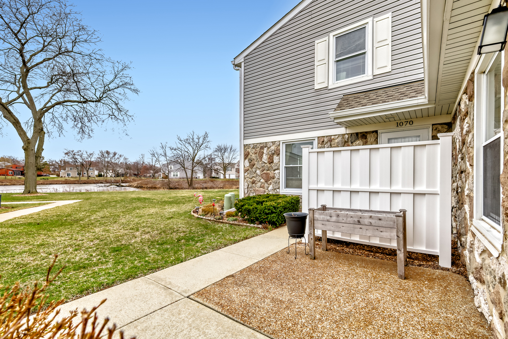 1064 Hampton Harbor Schaumburg IL 60193