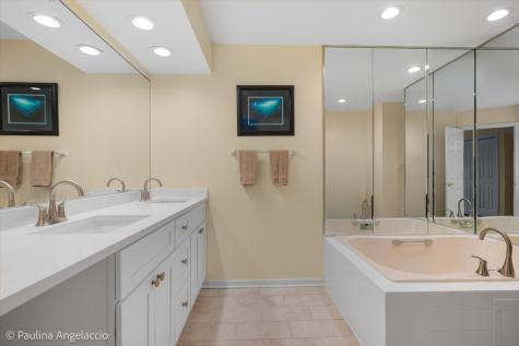 1417 Shire Circle Inverness IL 60067