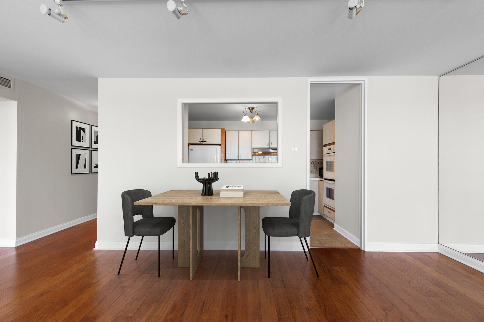 260 East Chestnut Street Chicago IL 60611
