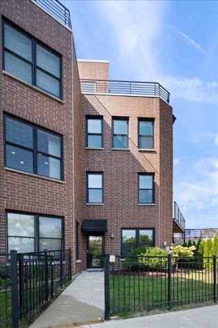2976 North Riverwalk Drive Chicago IL 60618