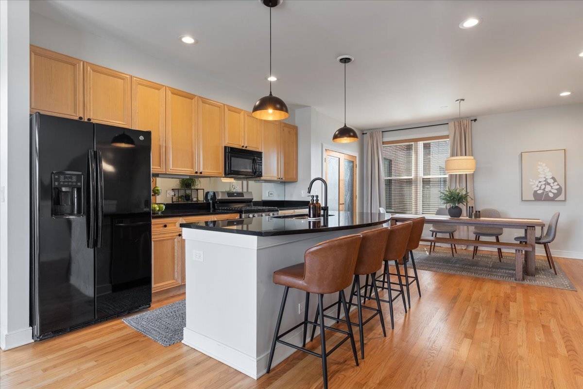 2976 North Riverwalk Drive Chicago IL 60618