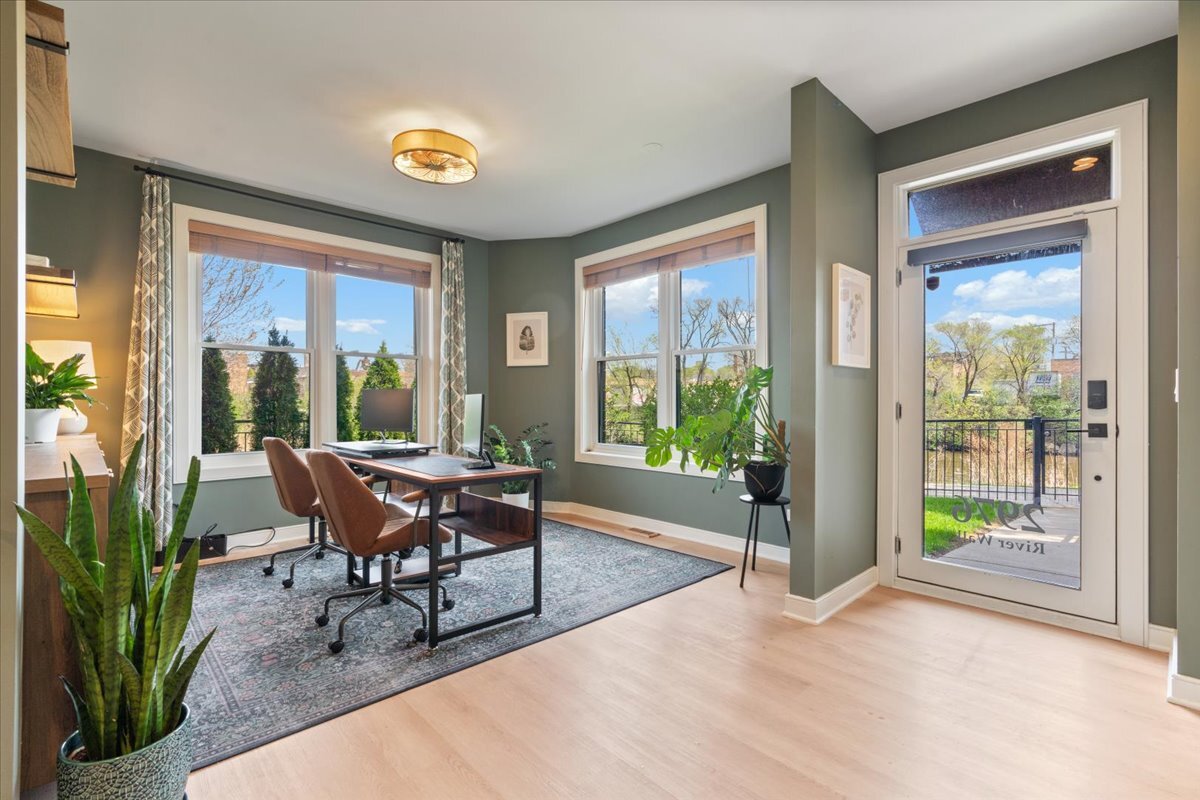 2976 North Riverwalk Drive Chicago IL 60618