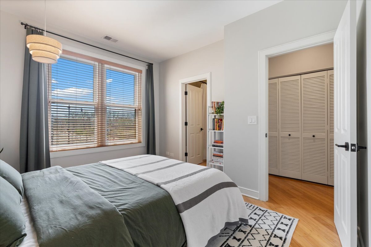 2976 North Riverwalk Drive Chicago IL 60618