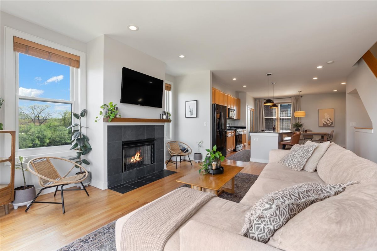 2976 North Riverwalk Drive Chicago IL 60618