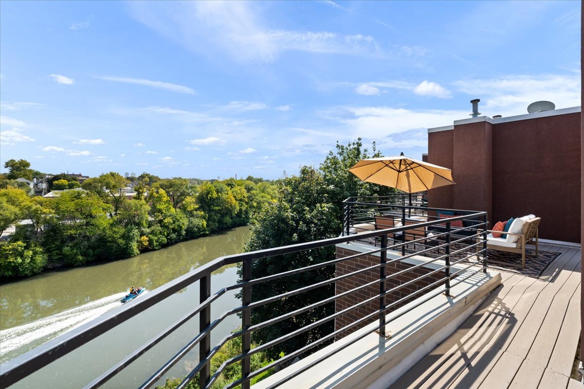 2976 North Riverwalk Drive Chicago IL 60618