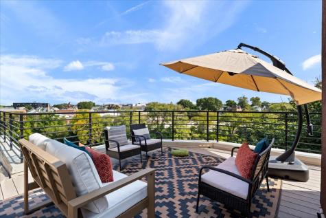2976 North Riverwalk Drive Chicago IL 60618