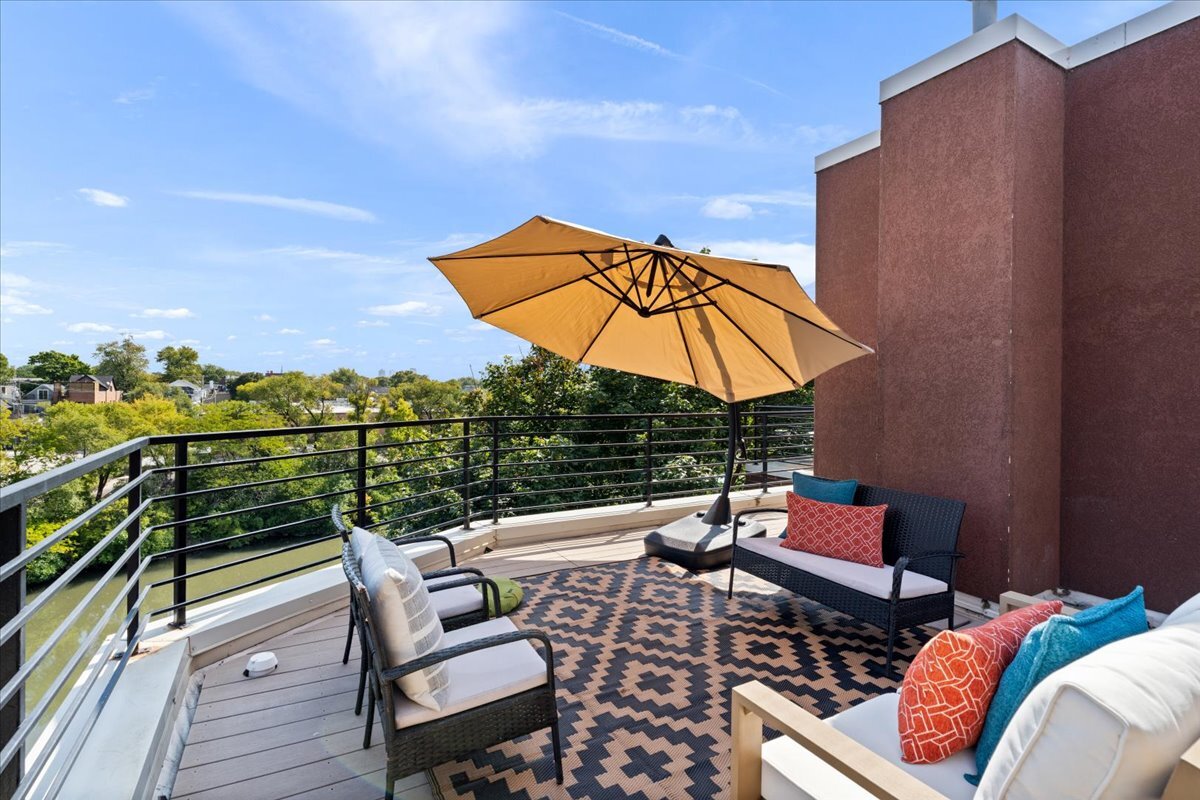 2976 North Riverwalk Drive Chicago IL 60618