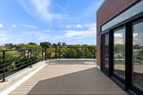 2976 North Riverwalk Drive Chicago IL 60618