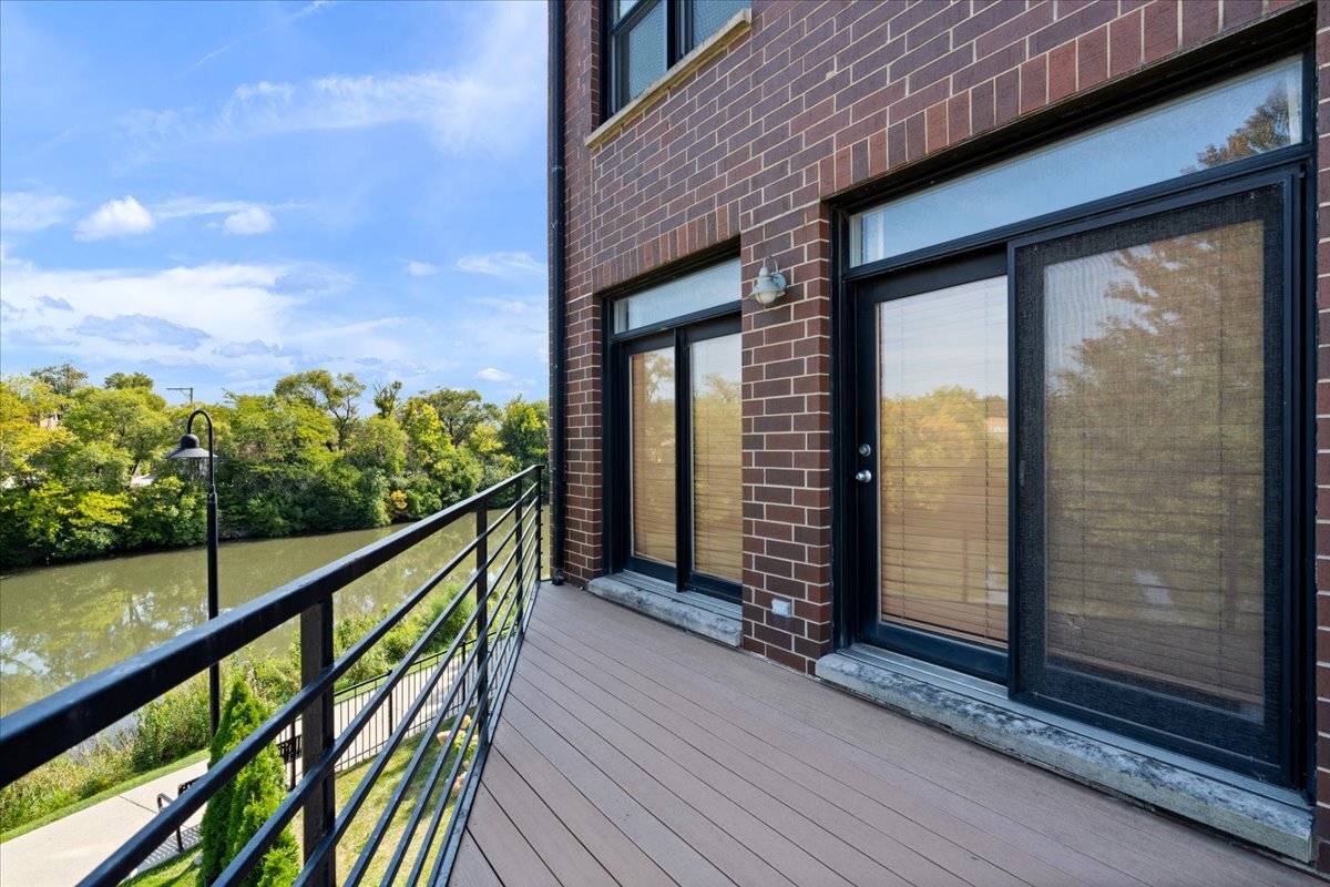 2976 North Riverwalk Drive Chicago IL 60618