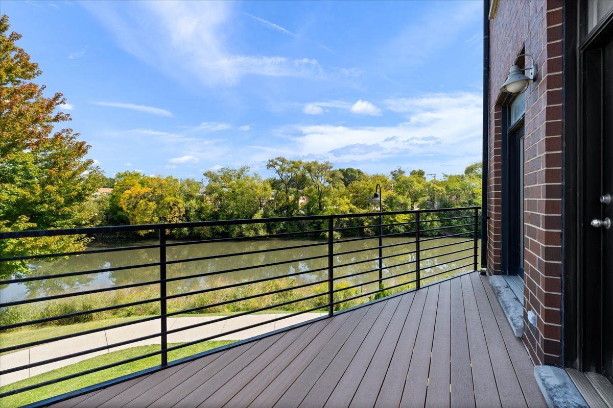 2976 North Riverwalk Drive Chicago IL 60618