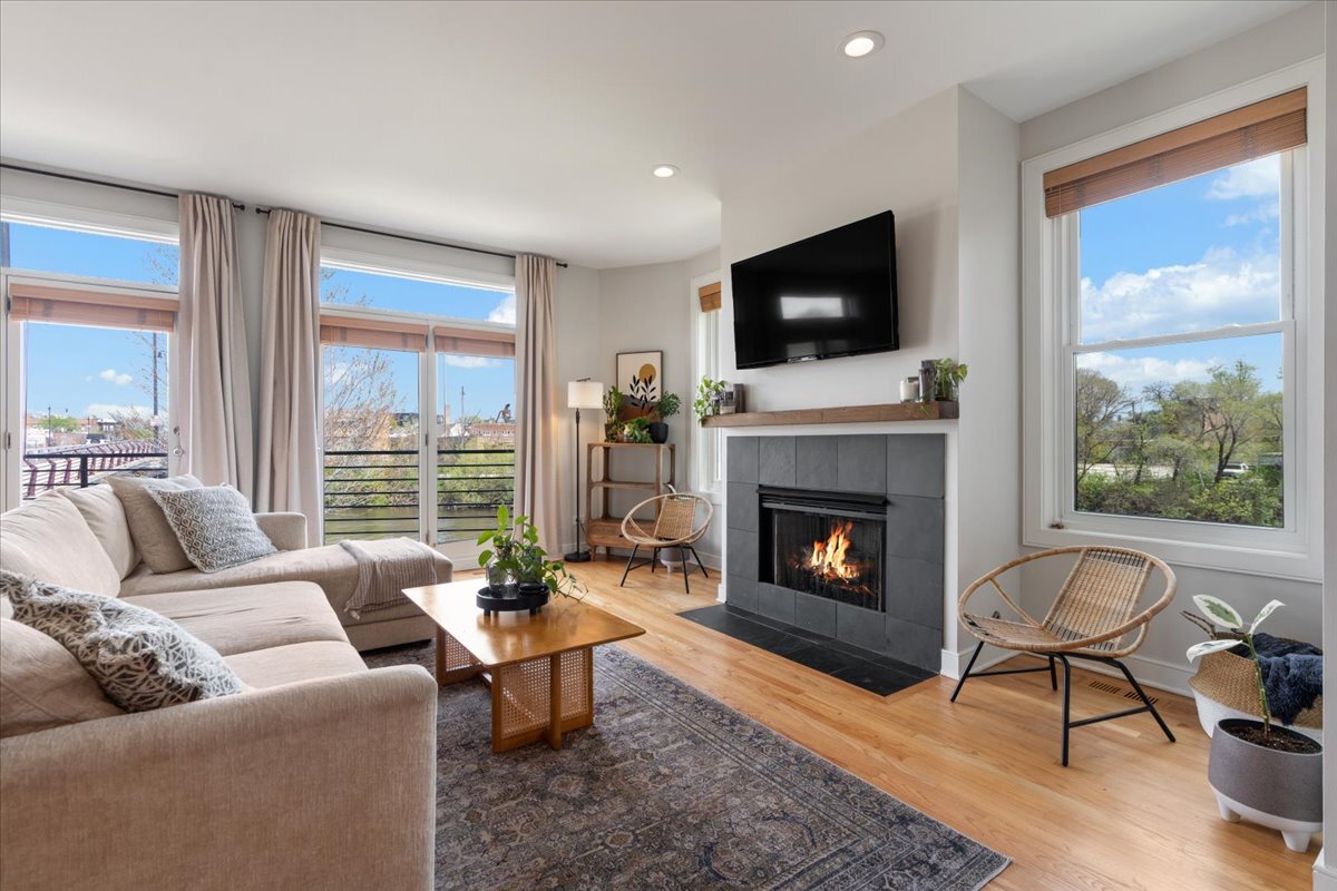 2976 North Riverwalk Drive Chicago IL 60618